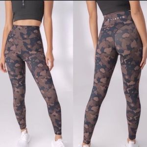 BALANCE/VITALITY ASCEND CAMO PRINT BROWN & BLACK LEGGINGS